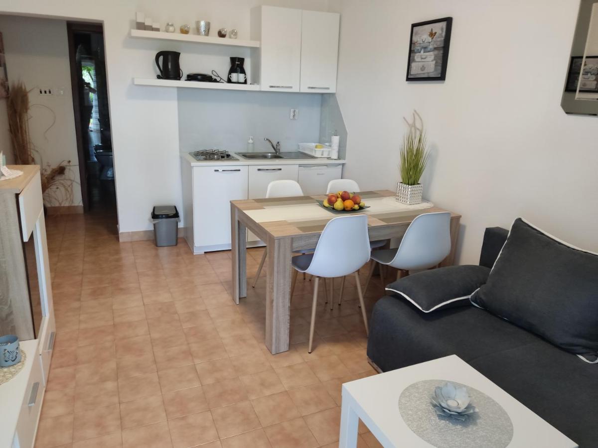 דירות Brzac Sun House מראה חיצוני תמונה