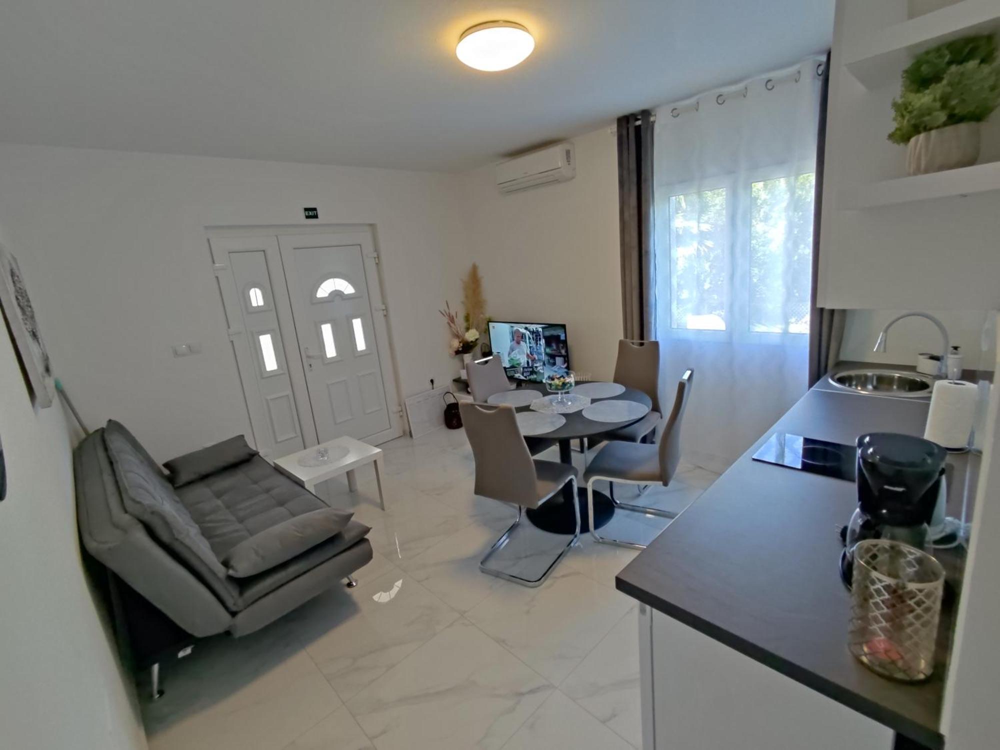 דירות Brzac Sun House מראה חיצוני תמונה