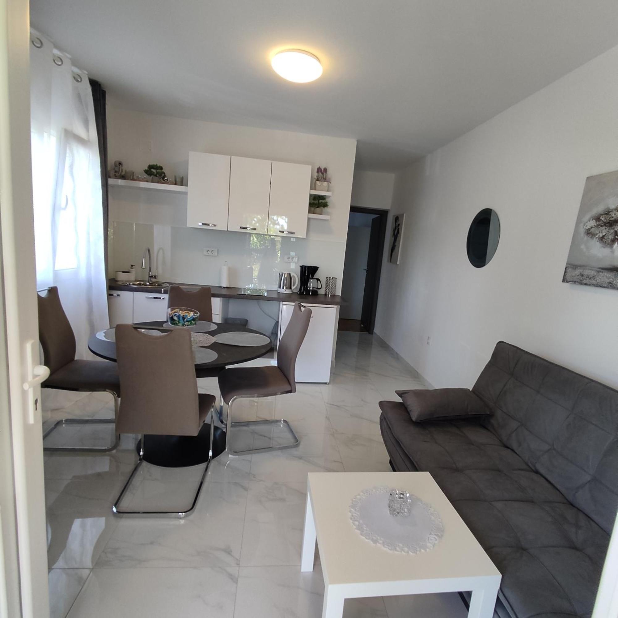 דירות Brzac Sun House מראה חיצוני תמונה