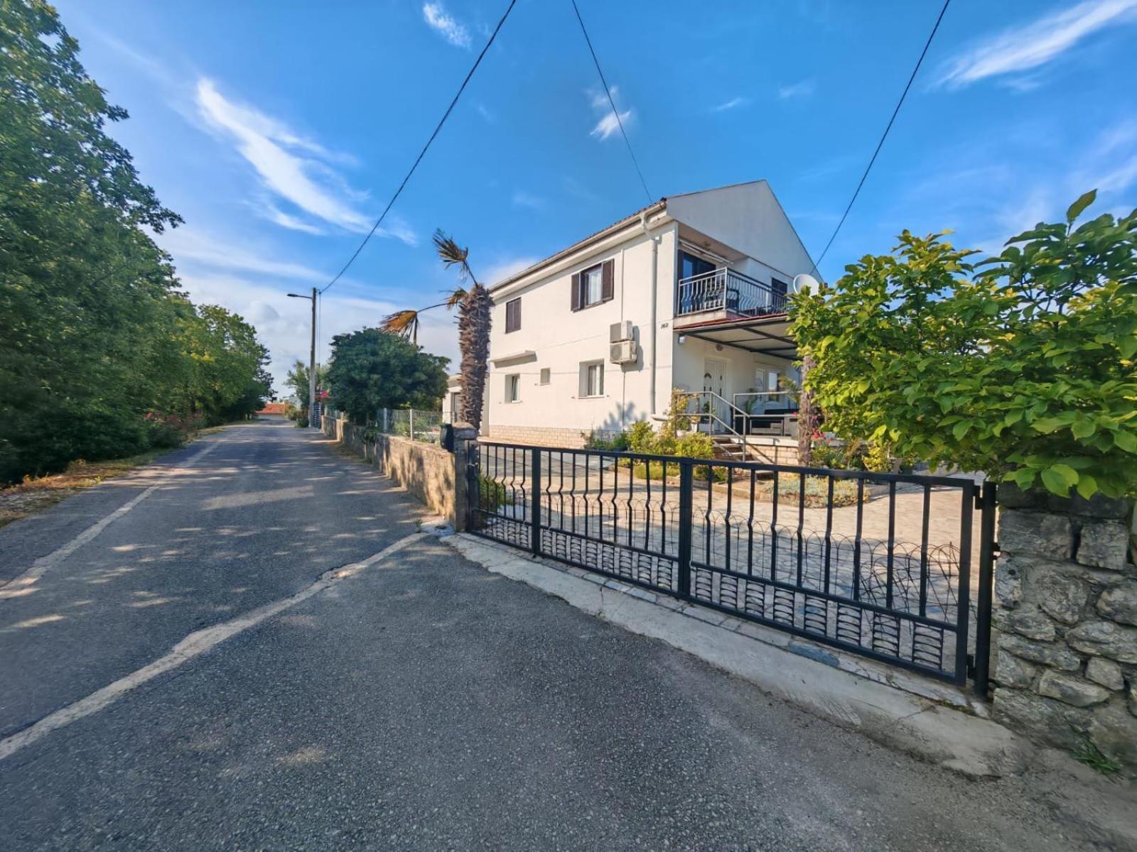 דירות Brzac Sun House מראה חיצוני תמונה